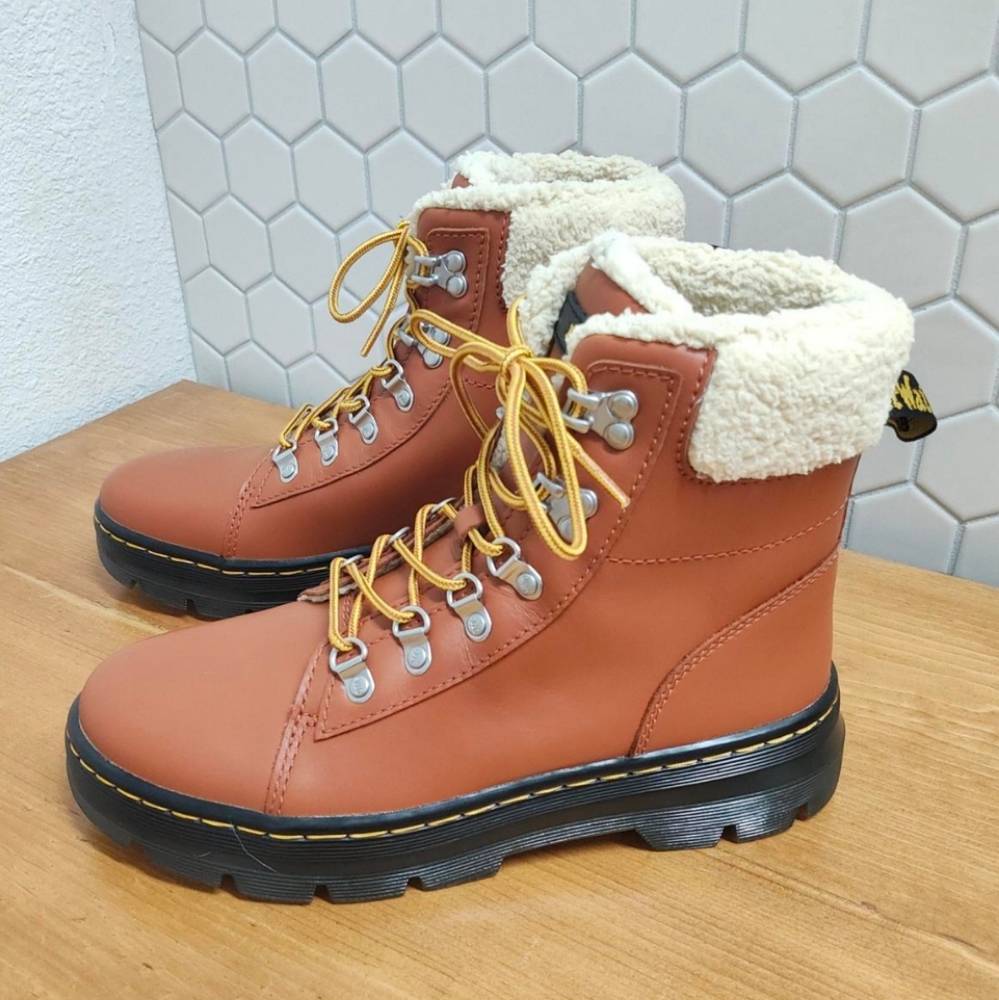 Dr Martens Combs Women Faux Fur-Lined Casual Boots